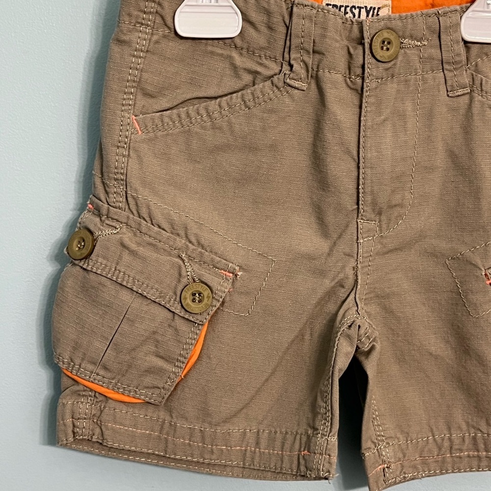 Boy’s 2T Green/Orange Plaid Shirt and Khaki Shorts Outfit - Picture 10 of 13